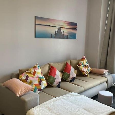Spacious One Bedroom Flat, Entire Property. Greenock Eksteriør billede