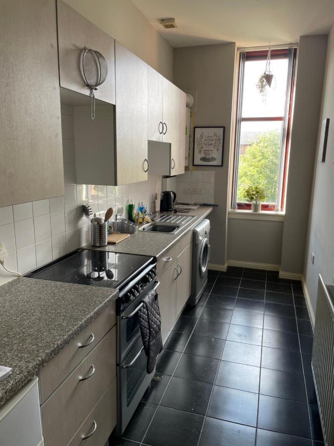Spacious One Bedroom Flat, Entire Property. Greenock Eksteriør billede
