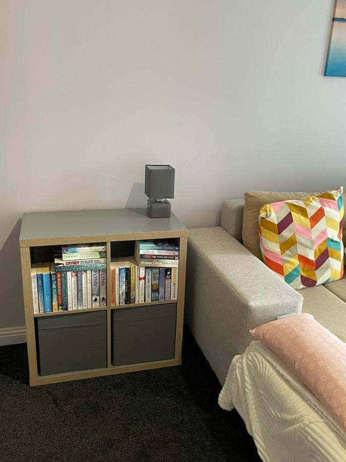 Spacious One Bedroom Flat, Entire Property. Greenock Eksteriør billede