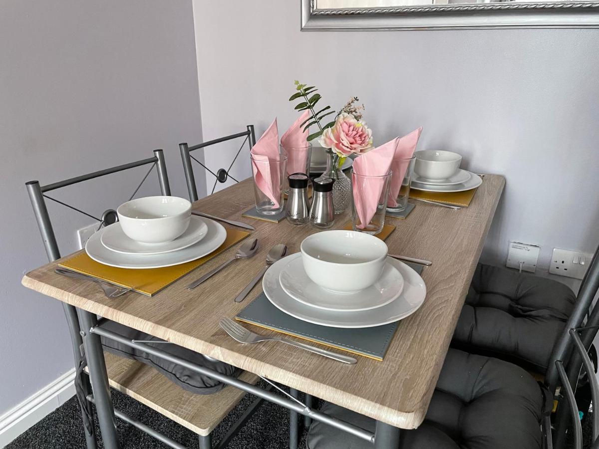 Spacious One Bedroom Flat, Entire Property. Greenock Eksteriør billede