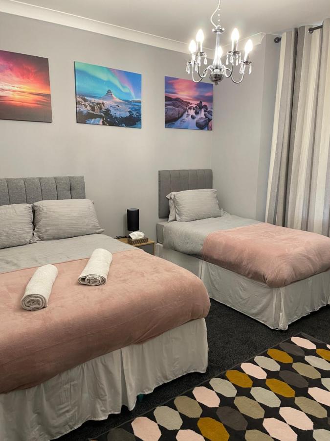 Spacious One Bedroom Flat, Entire Property. Greenock Eksteriør billede