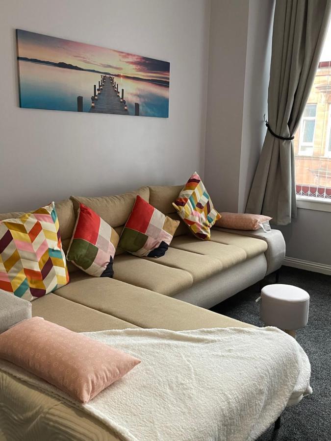 Spacious One Bedroom Flat, Entire Property. Greenock Eksteriør billede
